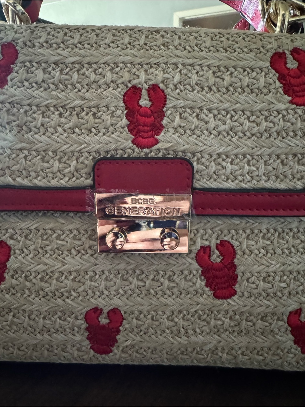 BCBG GENERATIONS Lobster Straw Bag . - Picture 6 of 12